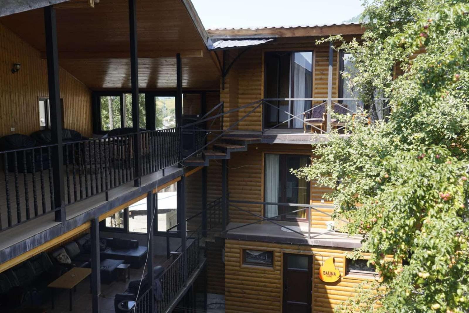 Nino Ratiani'S Guesthouse Mestia Eksteriør bilde