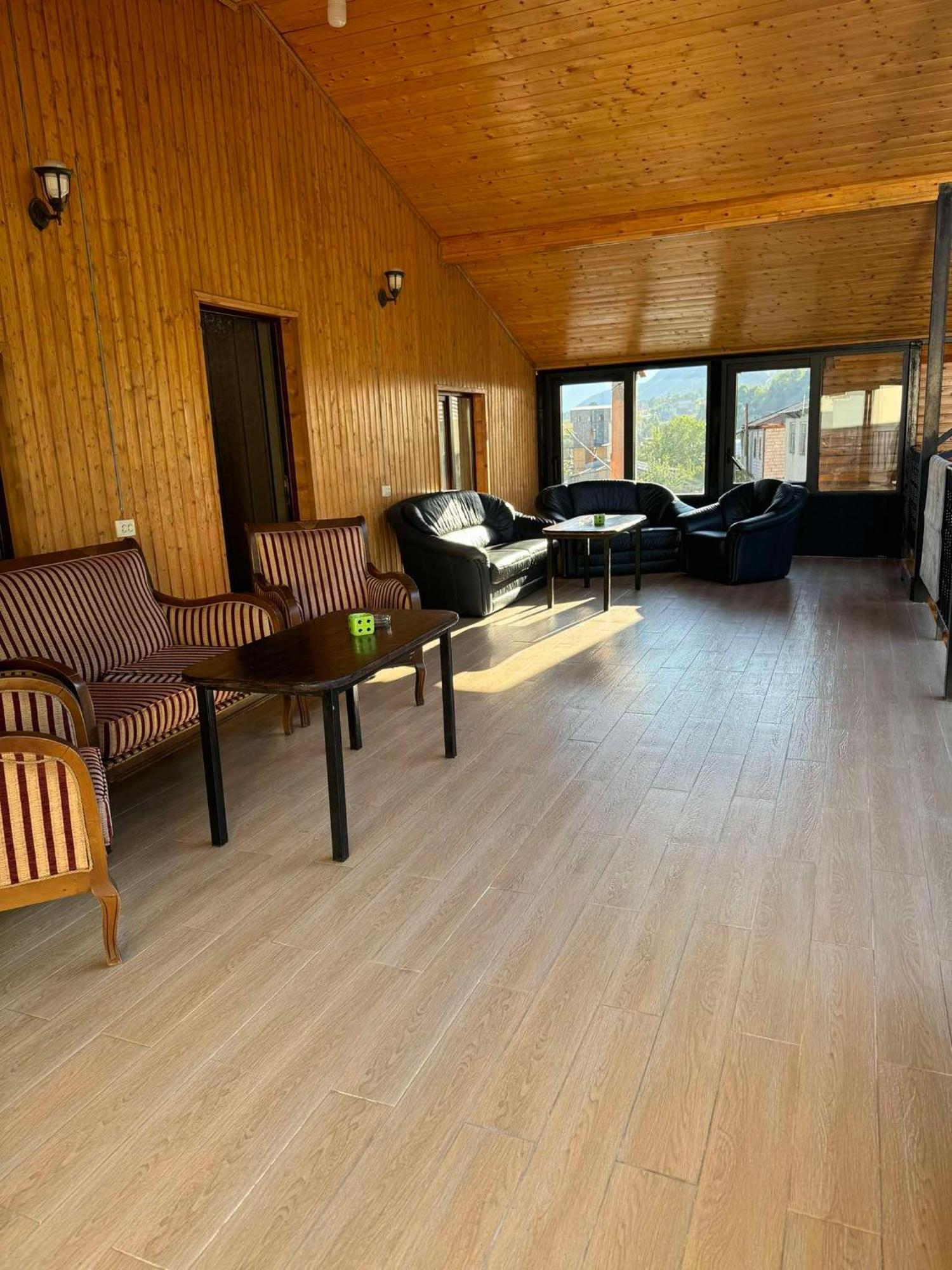 Nino Ratiani'S Guesthouse Mestia Eksteriør bilde