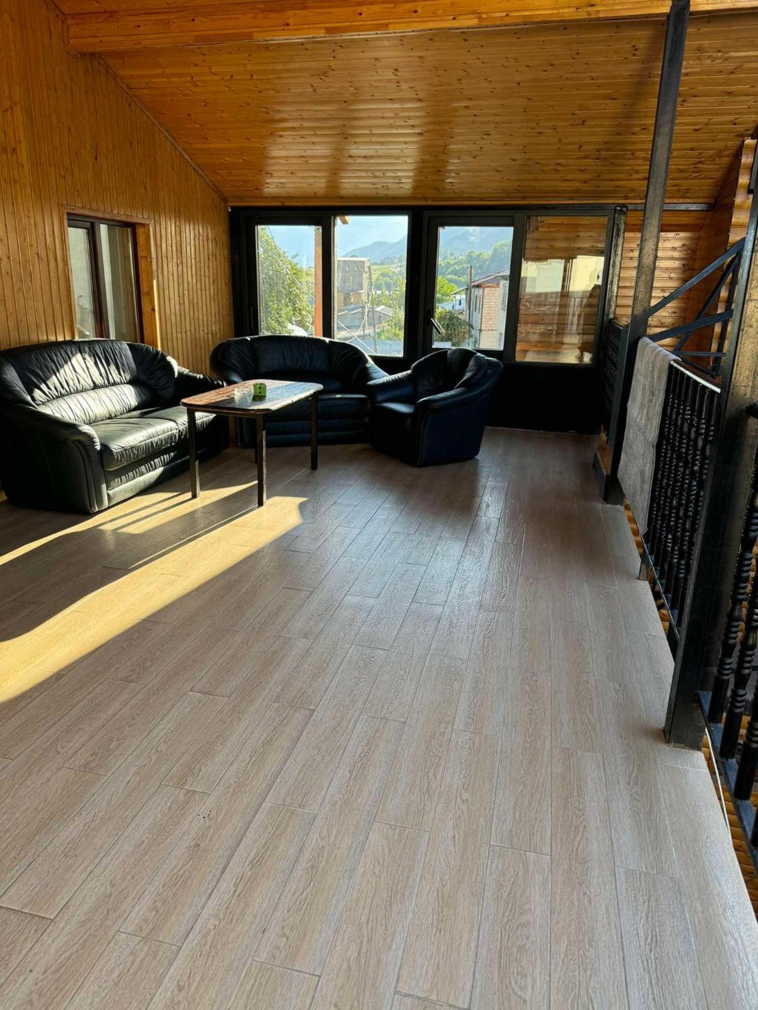 Nino Ratiani'S Guesthouse Mestia Eksteriør bilde